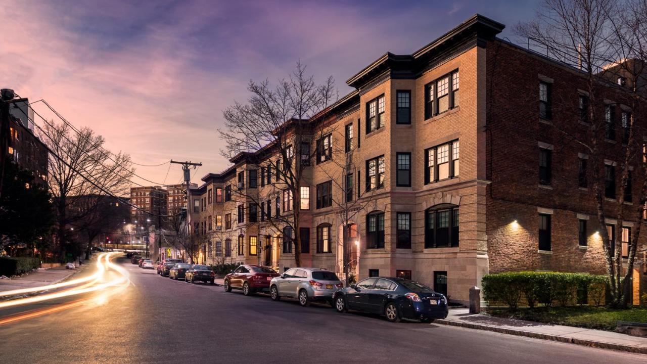 A Stylish Stay W/ A Queen Bed, Heated Floors.. #37 Brookline Bagian luar foto