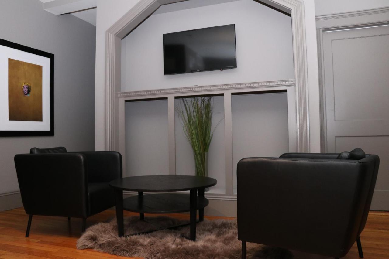A Stylish Stay W/ A Queen Bed, Heated Floors.. #37 Brookline Bagian luar foto